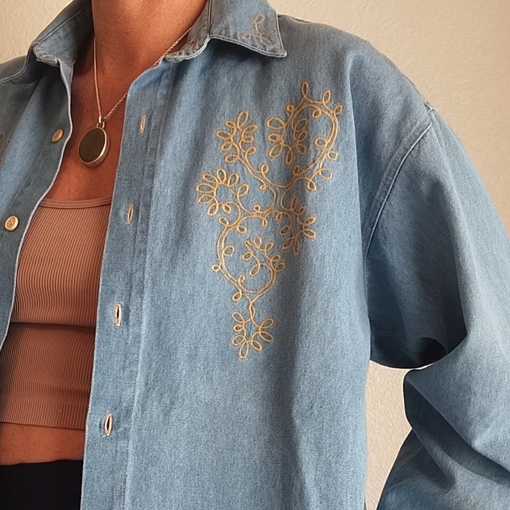 👕VTG 80s denim embroidered button down shirt - Picture 3 of 5